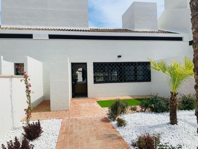 Casa adosada en venta en Murcia, Jerónimo y Avileses. Chalet adosado de 2 dormitorios 2 baños y piscina privada en Murcia. Casas adosadas.