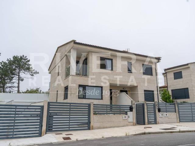 Casa adosada en Venta en Noalla