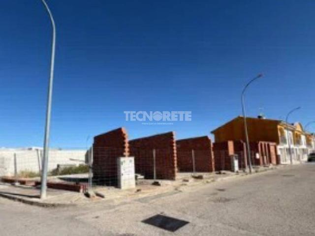 Casa adosada en Venta en Noblejas