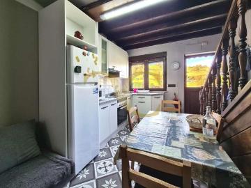 Casa adosada en venta en Nava. Coqueta casita rural en el centro de Asturias. Casas adosadas.