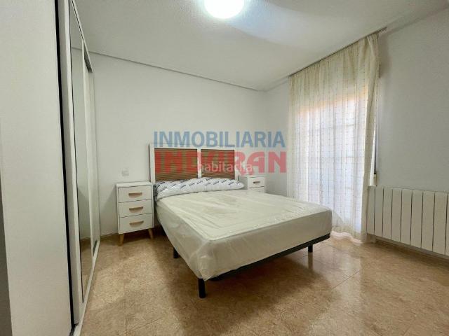 Casa adosada en venta en Navalmoral de la Mata. Unifamiliar en calle Miguel Delibes. Casas adosadas Navalmoral de la.