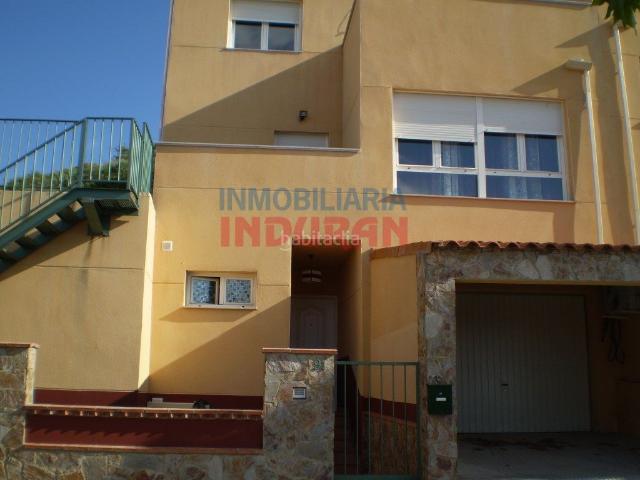 Casa adosada en venta en Navalmoral de la Mata. Unifamiliar en calle Río Guadalquivir. Casas adosadas Navalmoral de la.