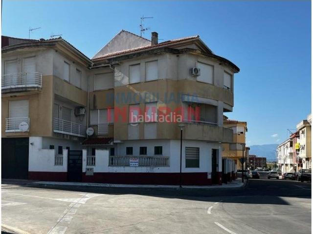 Casa adosada en venta en Navalmoral de la Mata. Vivienda unifamiliar adosada en calle Talavera. Casas adosadas Navalmoral de la.