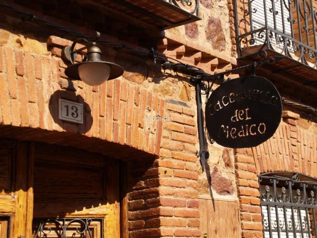Casa adosada en venta en Navalpino. Excepcional casa rural centenaria con licencia tur. Casas adosadas.