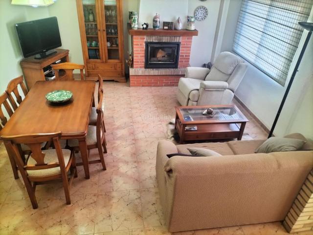 Casa adosada en venta en Navarrés. ADOSADO LUMINOSO LISTO PARA ENTRAR A VIVIR EN LA AVENIDA PINTOR TARRASO DE NAVARRES. Casas adosadas.