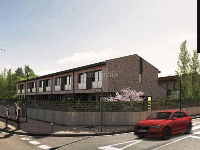 Casa adosada en venta en Navarrete. Presentamos Villas del Tedeón  insuperable promoción de 9 viviendas adosadas con jardín y garaje doble en una de las zonas con may. Casas adosadas.