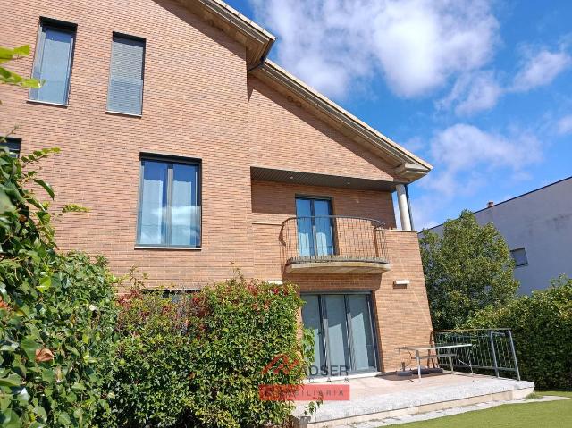 Casa adosada en Venta en Navarrete