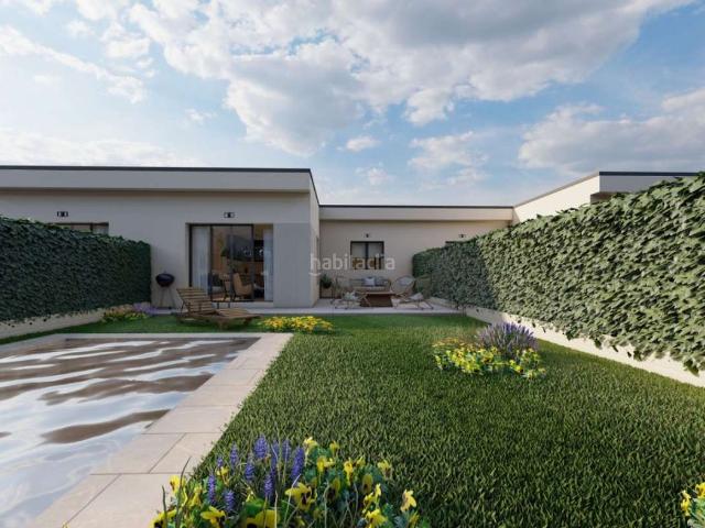 Casa adosada en venta en Nambroca. RESIDENCIAL ITZIAR. Chalet en una planta de Obra Nueva. Nambroca. Casas adosadas.