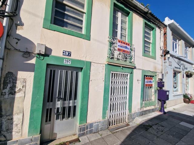 Casa adosada en venta en Narón, Piñeiros Freixeiro. CASA DE 2 PLANTAS EN CARRETERA DE CASTILLA. Casas adosadas.