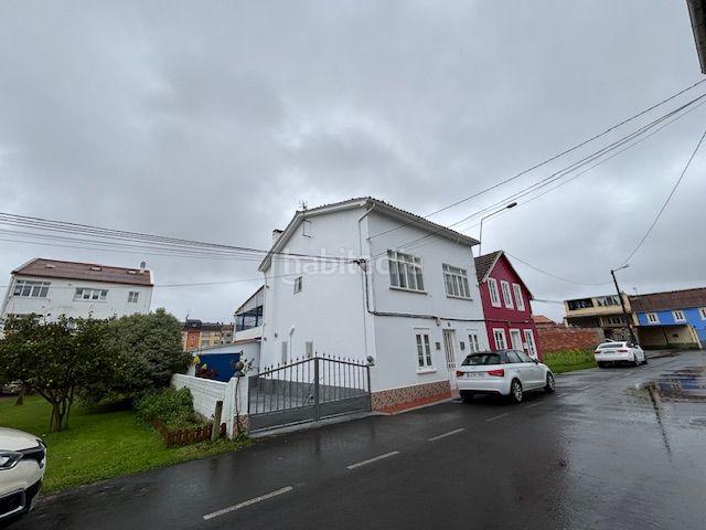 Casa adosada en venta en Narón, Piñeiros Freixeiro. Dos viviendas en una!. Casas adosadas.