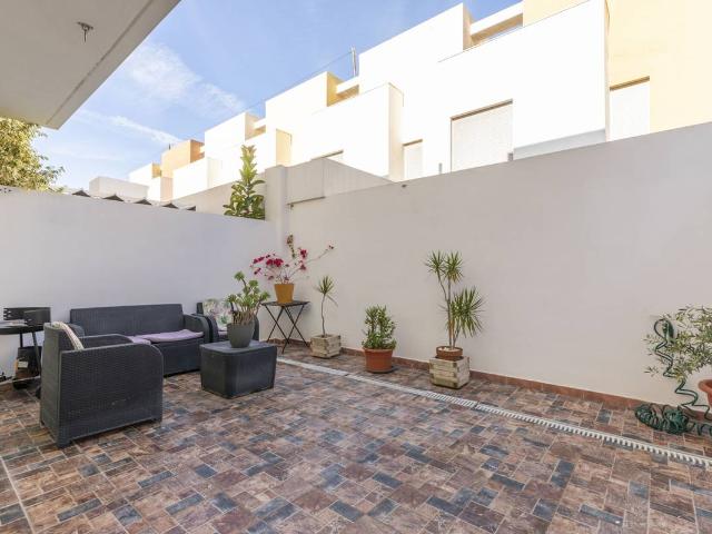Casa adosada en Venta en Núcleo Urbano