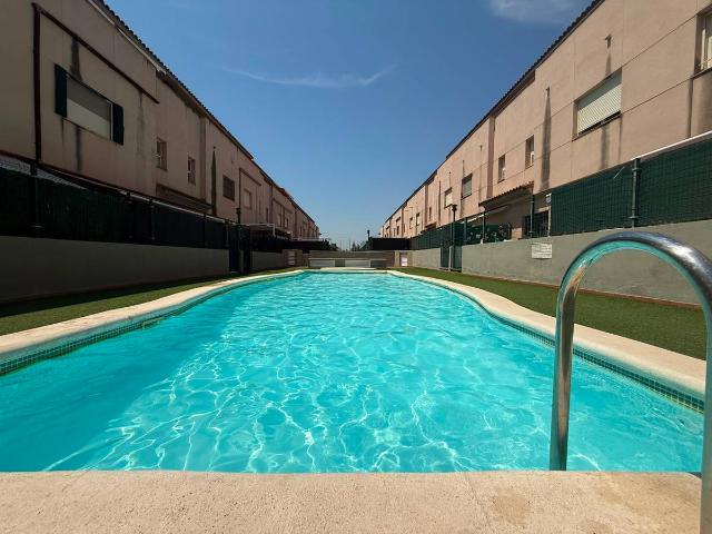 Casa adosada en Venta en Núcleo Urbano