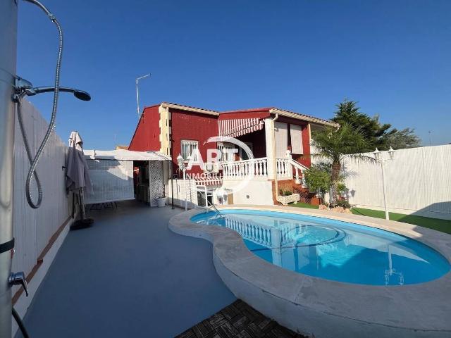 Casa adosada en Venta en Núcleo Urbano