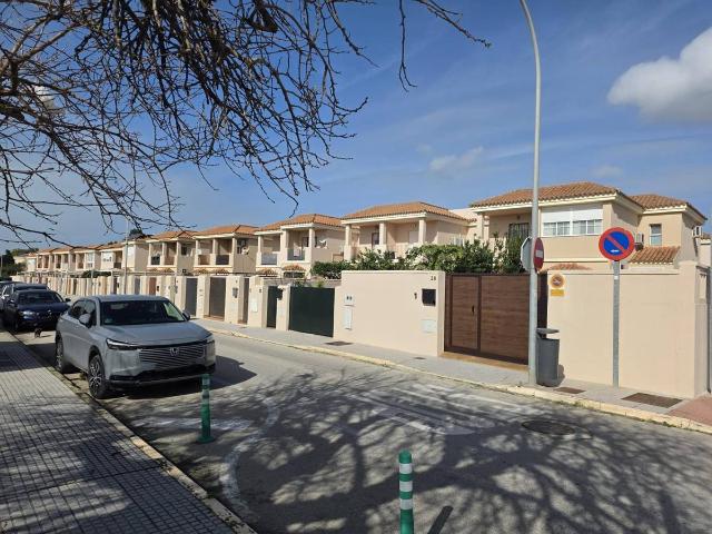 Casa adosada en Venta en Núcleo urbano