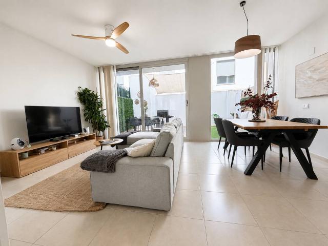 Casa adosada en Venta en Núcleo Urbano