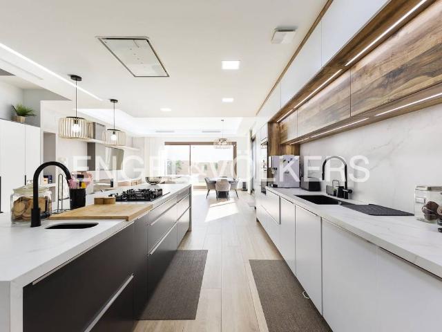 Casa adosada en Venta en Núcleo Urbano