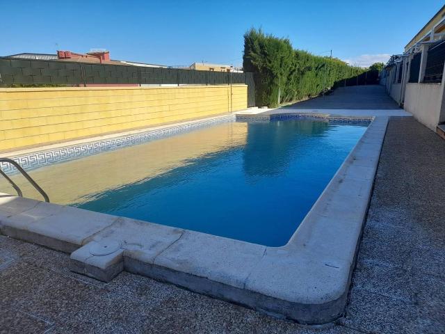 Casa adosada en Venta en Nuevo Cáceres