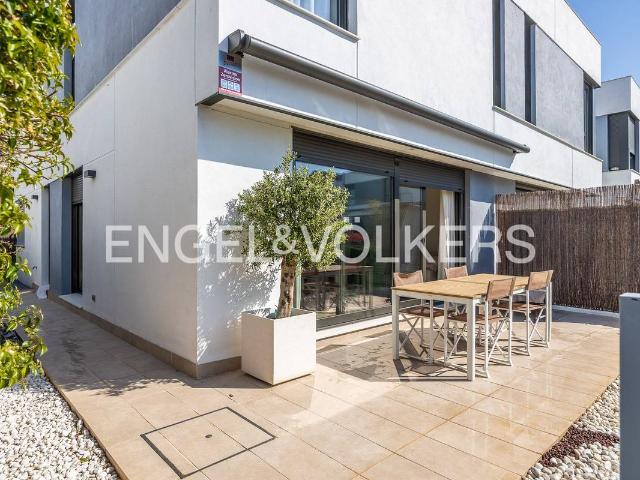 Casa adosada en Venta en Nuevo Bulevar