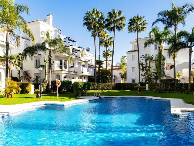 Casa adosada en Venta en Nueva Andalucía centro