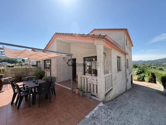 Casa adosada en venta en Soutomaior. Amplia vivienda con jardín privado en Soutomaior Esta propiedad en Soutomaior se caracteriza por sus amplios espacios y un jardí. Casas adosadas.