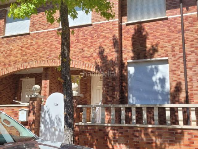 Casa adosada en venta en Soria, Santa Bárbara. UNIFAMILIAR ADOSADO CALLE ANTONIO ONCALA. Casas adosadas.