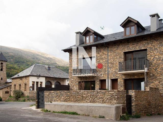 Casa adosada en Venta en Sort