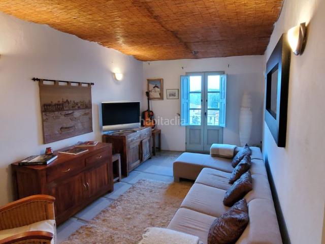 Casa adosada en venta en Saus, Camallera i Llampaies. casa cerca de la estacion muy tranquila. gran terraza. Casas adosadas Saus, Camallera i.