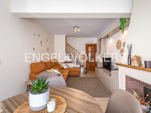 Casa adosada en venta en Sabadell, Concòrdia. CASA SOLEADA AL LADO EIX MACIA. Casas adosadas.