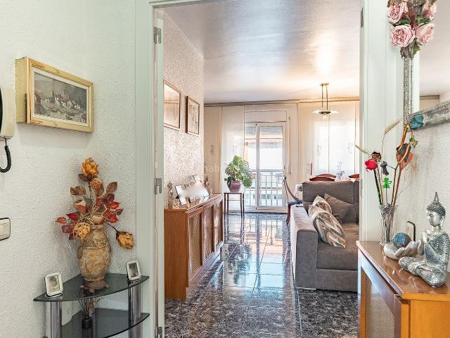 Casa adosada en venta en Sabadell, Can Gambús. NUDA PROPIEDAD en venta en Calle de la Bòbila. Casas adosadas.
