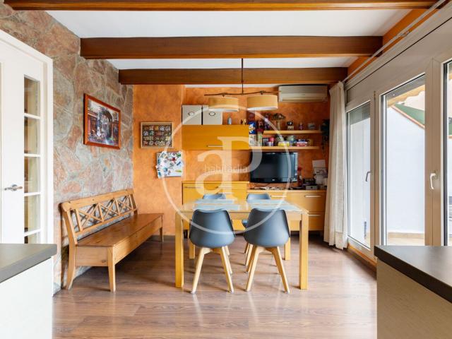 Casa adosada en venta en Sabadell, Centre. Casa en venta en el centro de Sabadell. Casas adosadas.
