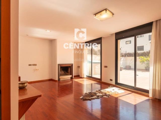 Casa en venta en Sabadell, Centre. ESPECTACULAR CASA EN EL CENTRO DE SABADELL CON ASCENSOR, TERRAZAS Y GRAN GARAGE. Casas.