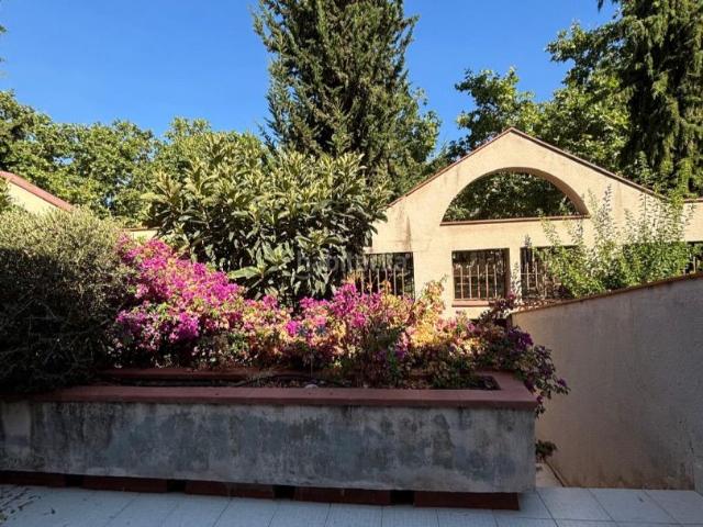 Casa adosada en venta en Sabadell, Creu Alta. Casa a la Creu Alta de 5 habitaciones y garaje para 2 coches. Casas adosadas.