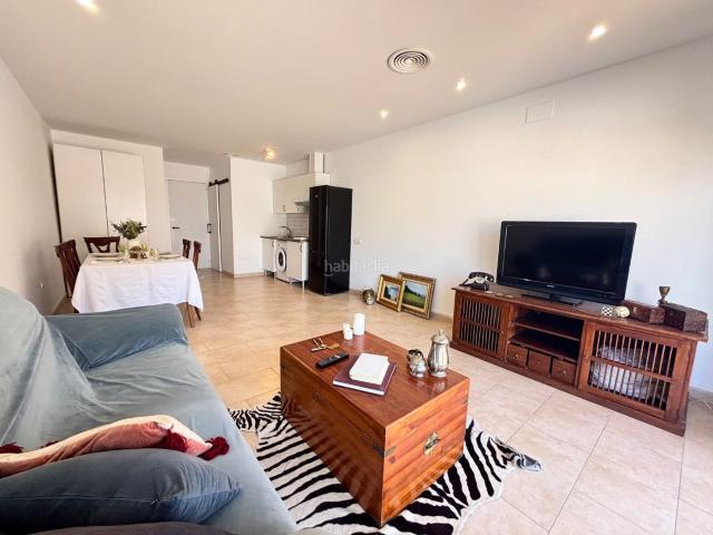 Casa adosada en venta en Sabadell, Creu Alta. Preciosa Casa con elevador privado, amplios espacios independientes, 3 terrazas soleadas y garaje privado!. Casas adosadas.