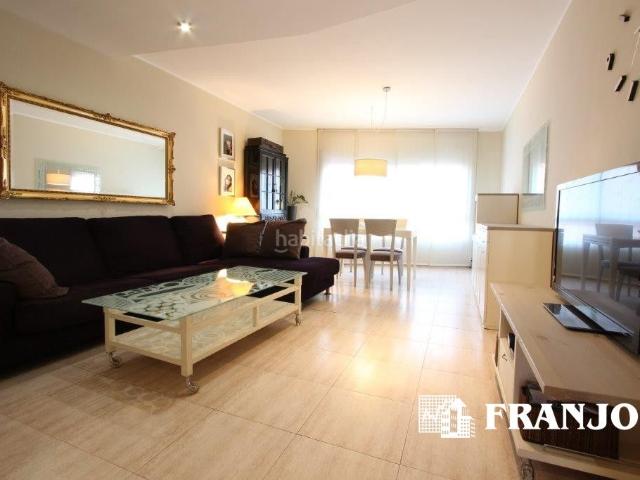 Casa adosada en venta en Sabadell, Creu de Barberà. CASA ADOSADA de 239 m2 sobre parcela de 120 m2 y jardín de 38 m2. Casas adosadas.