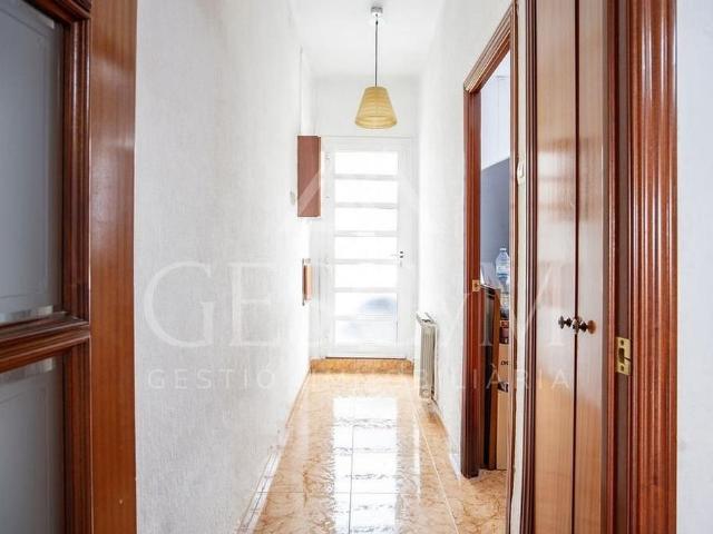 Casa adosada en venta en calle De Dant, Sabadell, de 105 m² 3 habitaciones por 299.000