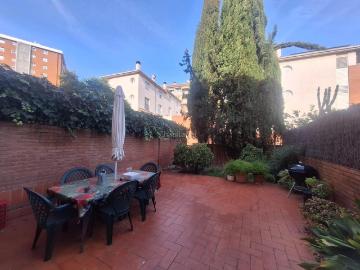 Casa adosada en venta en Sabadell, Els Merinals. Magnífica casa adosada con Patio de 50m y Garaje doble. Casas adosadas.