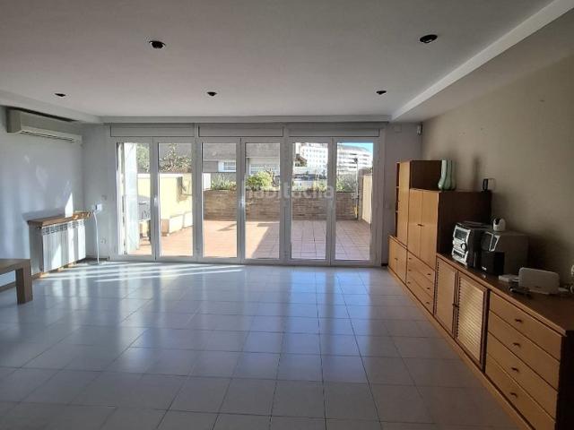 Casa adosada en venta en Sabadell, Hostafrancs. Preciosa Casa en venta Sabadell Parc de Catalunya. Casas adosadas.