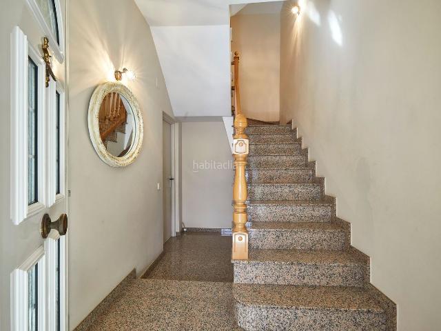 Casa adosada en venta en Sabadell, Torre romeu. Casa reformada ideal para dos familias con gran garaje y vistas espectaculares en Torre romeu. Casas adosadas.