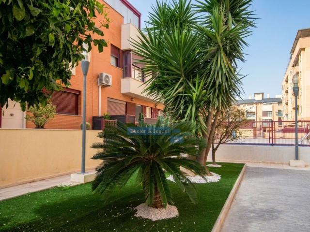 Casa adosada en venta en Sagunt, Avenida de Abril 9 de Octubre. Adosado en venta en Puerto de Sagunto Urbanización La Forja. Casas adosadas.