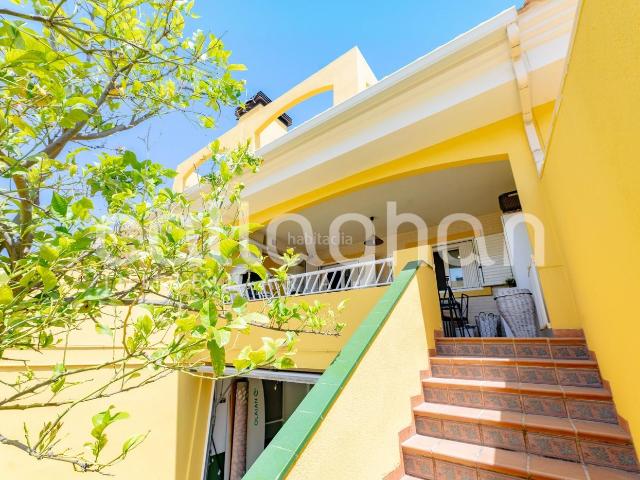 Casa adosada en venta en Sagunt, Corinto Almardà. Chalet Adosado en Calle Napols. Casas adosadas.