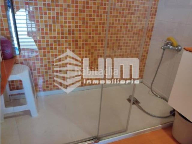 Casa adosada en venta en Sagunt, Doctor Palos Alto Palancia. Ref 29117ADOSADO SEMINUEVO EN VENTA EN SAGUNTO, DE 185 m, CON ASCENSOR, 4 HABITACIONES, 4 BAÑOS, 2 TERRAZAS DE 20 y 30 m, PATIO. Casas.