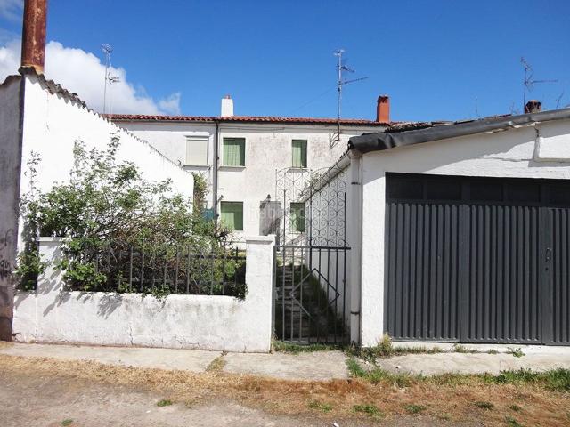 Casa adosada en venta en Salas de los Infantes. CASA CON JARDIN Y GARAJE EN SALAS DE LOS INFANTES BURGOS. Casas adosadas Salas de los.