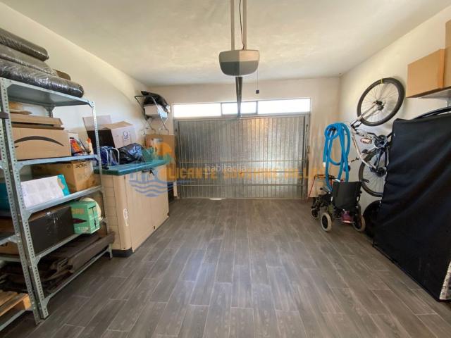 Casa adosada en venta en Salinas. Descubre esta joya oculta en Salinas, un pueblo encantador a solo 8 minutos de Sax, donde la tranquilidad se fusiona con la comodi. Casas adosadas.
