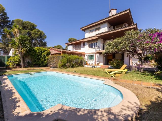 Casa adosada en venta en Salou, Pla de Maset Cap de Salou Costa Dorada. Exclusiva casa adosada de 266 m² con piscina privada en una de las mejores zonas de Salou. Casas adosadas.