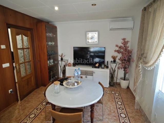 Casa adosada en venta en Salt, Veïnat. Casa con jardín en una sola planta en Salt. Casas adosadas.