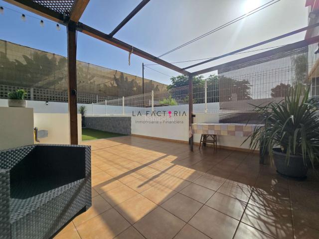 Casa adosada en venta en San Miguel de Abona, Guargacho. Chalet adosado con amplia terraza, garaje privado y 4 plantas. Casas adosadas San Miguel de.