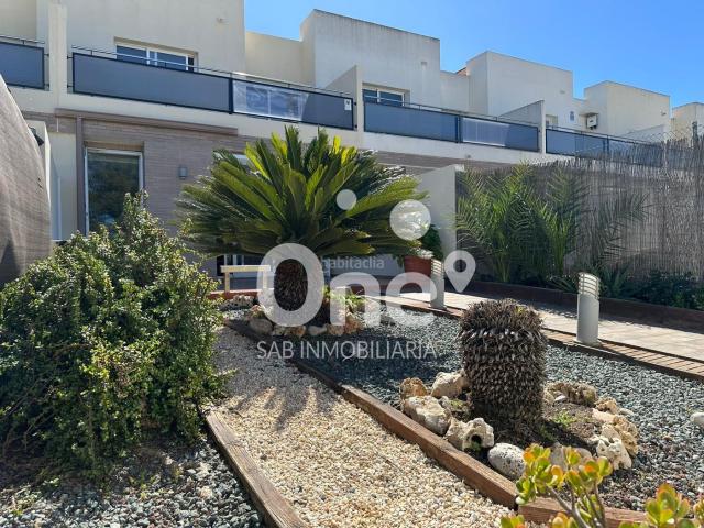 Casa adosada en venta en San Antonio de Benagéber. One SAB Inmobiliaria vende EN EXCLUSIVA adosado en Montesano. Casas adosadas San Antonio de.