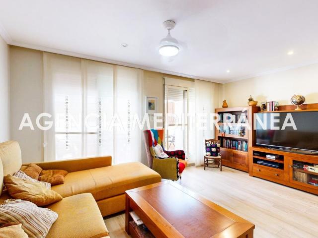 Casa adosada en venta en San Antonio de Benagéber. Adosado en venta en San Antonio de Benageber, con piscina independiente. Casas adosadas San Antonio de.