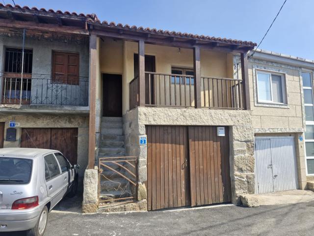 Casa adosada en venta en San Cibrao das Viñas. Casa Muy Prox Poligono. Casas adosadas San Cibrao das.