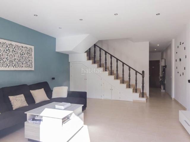 Casa adosada en venta en San Fernando, Camposoto Gallineras. Vivienda de tres plantas, luminosa y muy funcional en buena zona de Camposoto. Casas adosadas San.